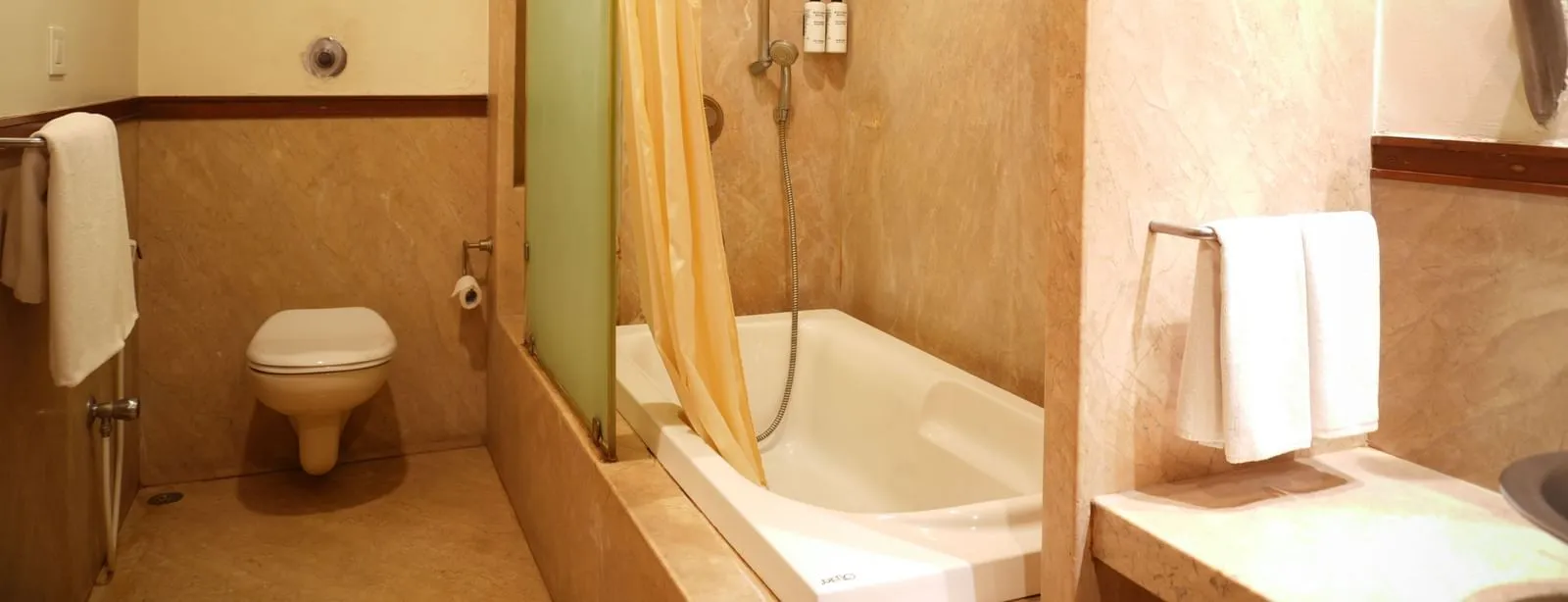 One_Bedroom_Suite_Wash_Room_0d48